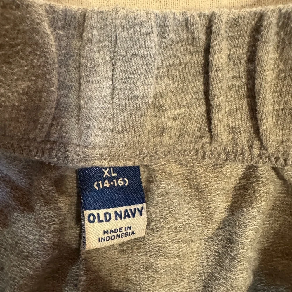 Old‎ Navy Kids Gray Shorts with White Trim Size 14/16
